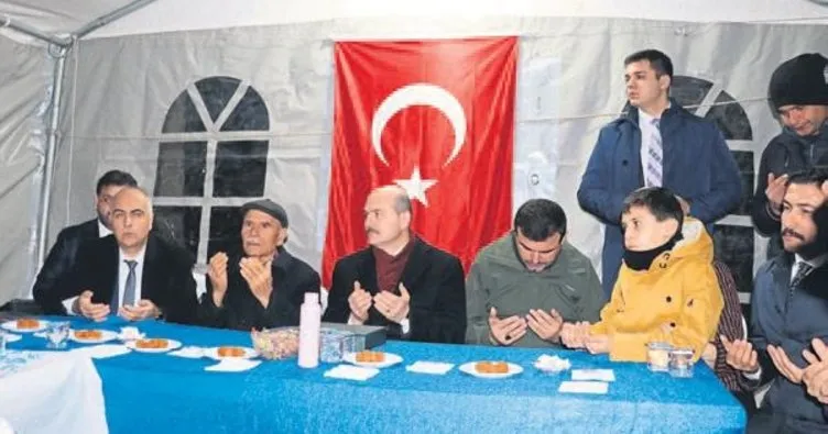 Bakan Soylu şehit ailesini ziyaret etti