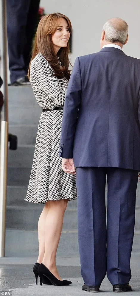 Kate Middleton Ralph Lauren elbisesiyle göz kamaştırdı