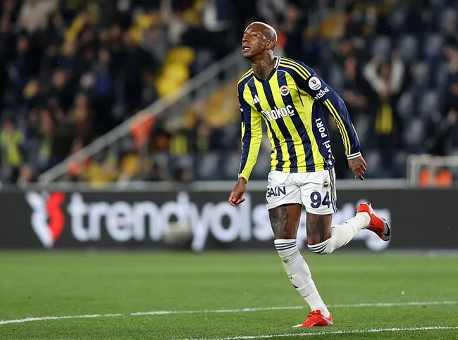 fenerbahcede-taliscanin-sozlesme-mutlulugu-1777873125907.jpg