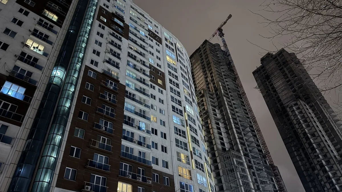 Site koridorunda sır ölüm: Esenyurt’ta çifte cinayet soruşturması! Katillerden kanlı silah mesajı Site koridorunda sır ölüm: Esenyurt’ta çifte cinayet soruşturması! Katillerden kanlı silah mesajı