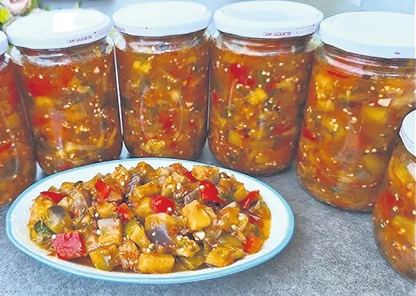 domatesin-en-lezzetli-hali-kavanozda-iste-tam-kivaminda-domates-konservesi-1783317144896.jpeg