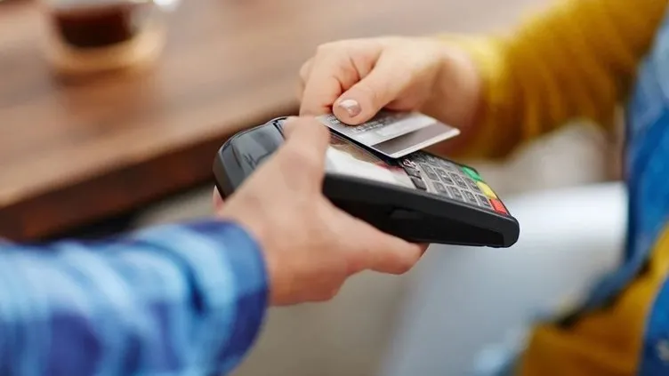 Kredi kartı aidatı ödeyenler dikkat: Para iadesi alabilirsiniz! Kredi kartı aidatı nasıl geri alınır? İşte formülü