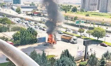 Hareket halindeki otomobil yandı