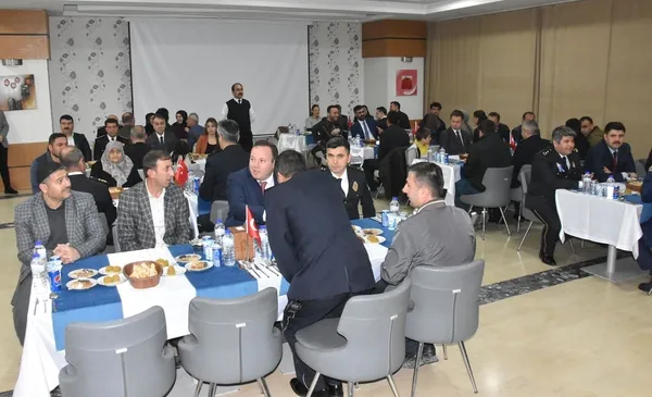 bitliste-sehit-aileleri-icin-iftar-programi-duzenledi-1649442231152.jpeg