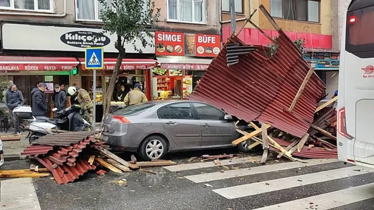 İstanbul Valiliği’nden yağış ve kuvvetli rüzgar uyarısı İstanbul Valiliği’nden yağış ve kuvvetli rüzgar uyarısı