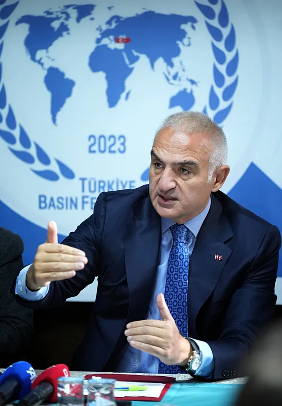 bakan-ersoydan-terorsuz-turkiye-aciklamasi-turist-sayisi-artacak-1764777872929.jpg