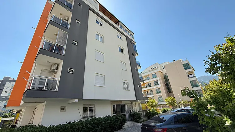 Eve giren çilingir oturma odasında cansız bedenini buldu! 36 yaşındaki Gözde Gökalp’e ne oldu? Vücudunda çok sayıda morluk...