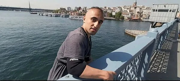 tik ugruna bunu da yaptilar youtube fenomeni galata koprusu nden geminin ustune atladi son dakika yasam haberleri