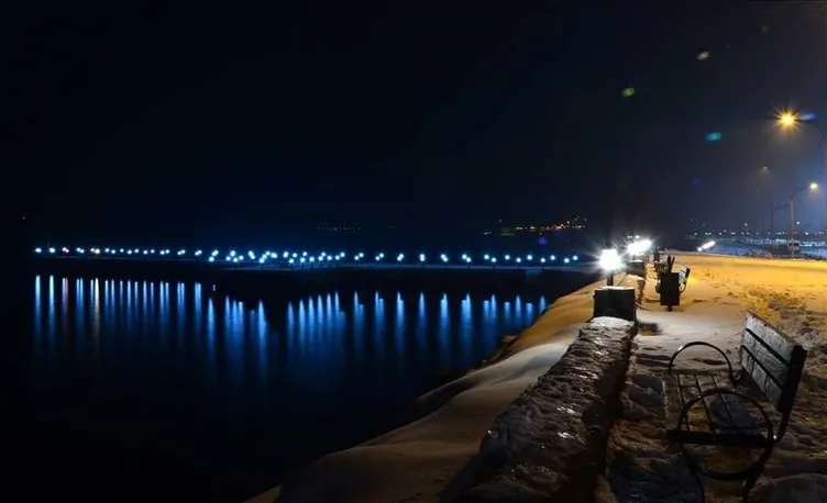 Van Gölü’ndeki ışık yansıması ilgi görüyor