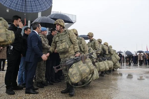 Komandolar dualarla Afrin'e uğurlandı