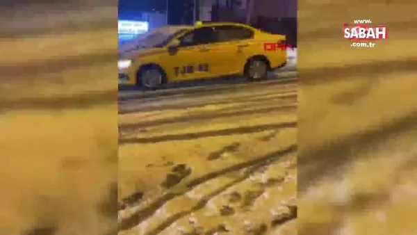 İstanbul'da karda kayan polis aracının kaza yapma anı kamerada | Video