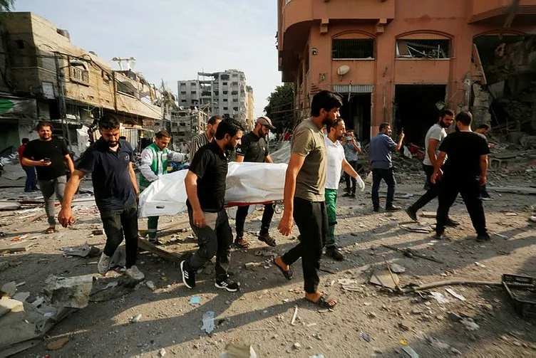 İnsanlık Gazze’de enkaz altında kaldı! Batı medyası yine elini kana buladı: İsrail’in hedefi Filistin’i haritadan silmek