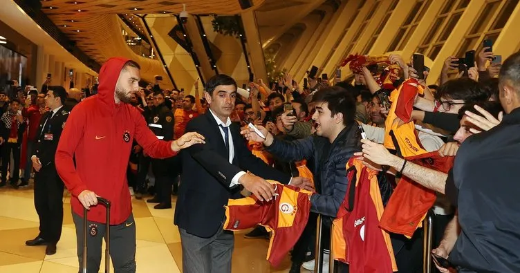 Galatasaray kafilesi, Bakü’de coşkuyla karşılandı