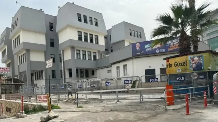 SON DAKİKA | Mersin’de Akdeniz İlçe Belediye Başkanı Hoşyar Sarıyıldız görevden uzaklaştırıldı