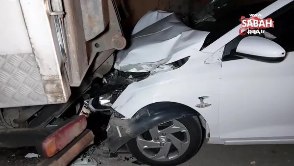 Samsun'da otomobil park halindeki kamyona çarptı: 6 yaralı | Video