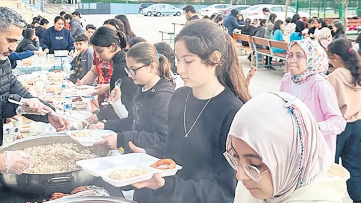 Okullarda iftar sofraları kurulacak