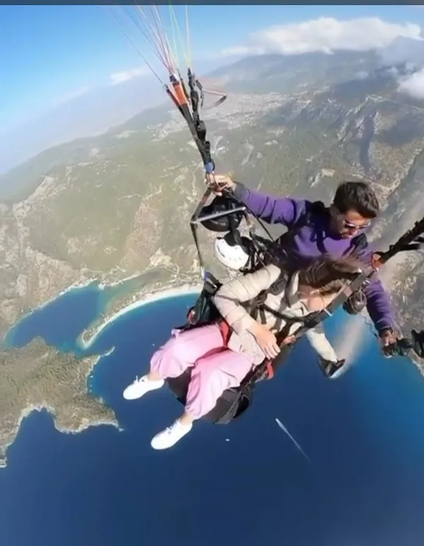 olen-annesinin-kullerini-yamac-parasutunden-oludenize-serpti-1765981157714.jpg
