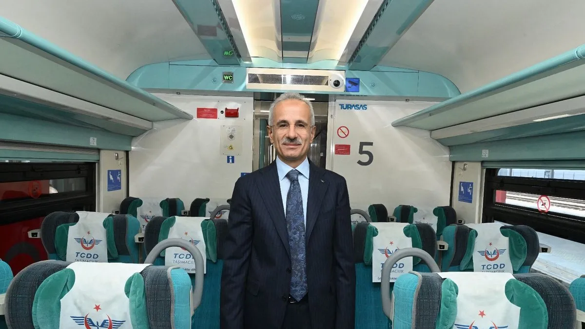 Bakan Uraloğlu açıkladı: Bayramda trenlere ek sefer ve ek kapasite