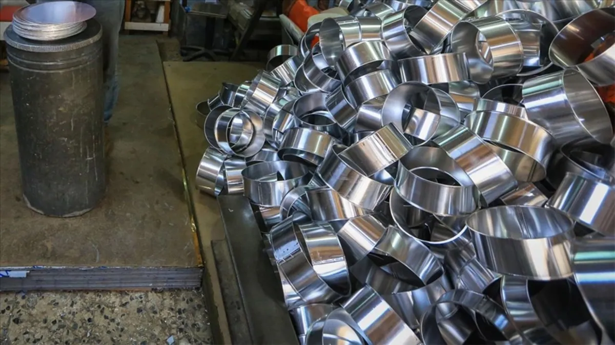 Alüminyum 3 bin doları aştı: Arz endişeleri fiyatları tetikledi Alüminyum 3 bin doları aştı: Arz endişeleri fiyatları tetikledi