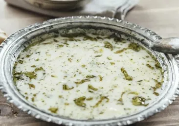 Yaz sofralarının yıldızı oldu! Ayran aşı çorbasını bir de böyle deneyin...