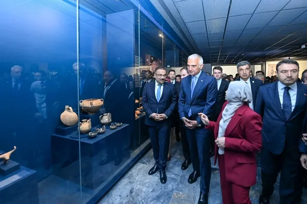 62-bin-701-eser-5-farkli-tema-tek-cati-kutahya-arkeoloji-ve-maden-muzesi-acildi-1790761234512.jpeg