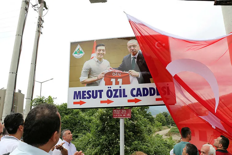 Özil: Dün akşam Cumhurbaşkanımız aradı ve...