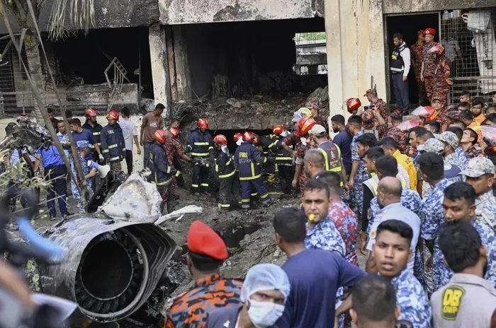 Bangladeş’te uçak okul yerleşkesine çakıldı: 27 ölü