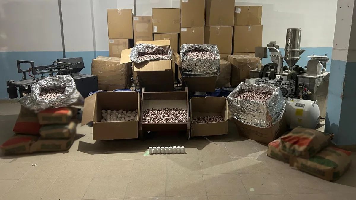 Uyuşturucuları böyle imal ederken yakaladılar Uyuşturucuları böyle imal ederken yakaladılar