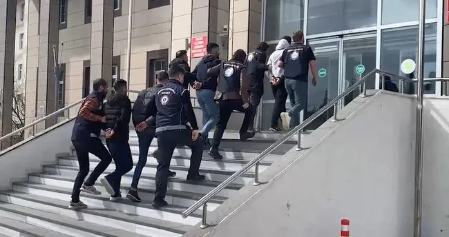 Bitlis’te göçmen kaçakçılarına eş zamanlı operasyon