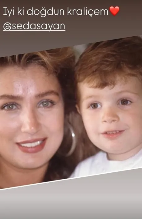 61’lik ‘Botoks’ kraliçesi bir yaş daha aldı! Oğulcan Engin biricik annesi Seda Sayan’ın doğum gününü öyle bir fotoğrafla kutladı ki…