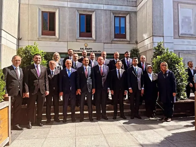 son-dakika-tuzla-cekmekoy-ve-sile-belediyeleri-ak-partiye-katildi-rozetlerini-baskan-erdogan-takti-1785593375120.jpg