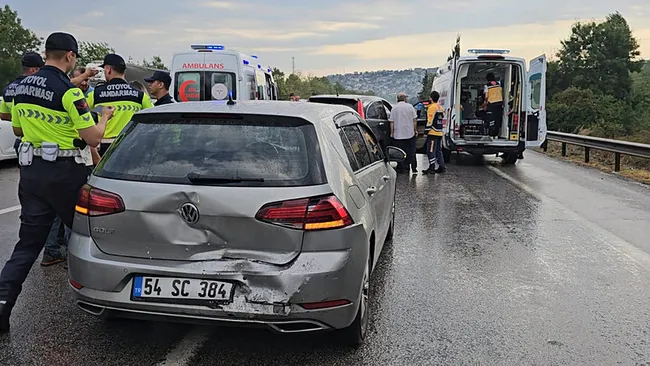 sakarya-temde-zincirleme-kaza-panigi-10-aracin-karistigi-kazada-10-yarali-1754553996449.jpg Sakarya-TEM’de zincirleme kaza dehşeti! 10 araç birbirine girdi: Çok sayıda yaralı var