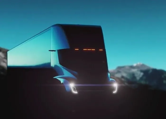 Tesla yeni aracı Semi’yi bugün tanıtıyor