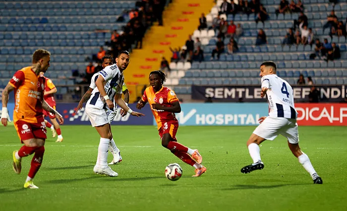 canli-kasimpasa-galatasaray-ilk-yari-oynaniyor-1779039402371.jpeg