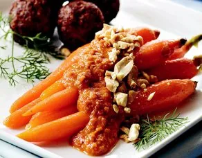Köfteli Yer Fıstığı Soslu Havuç