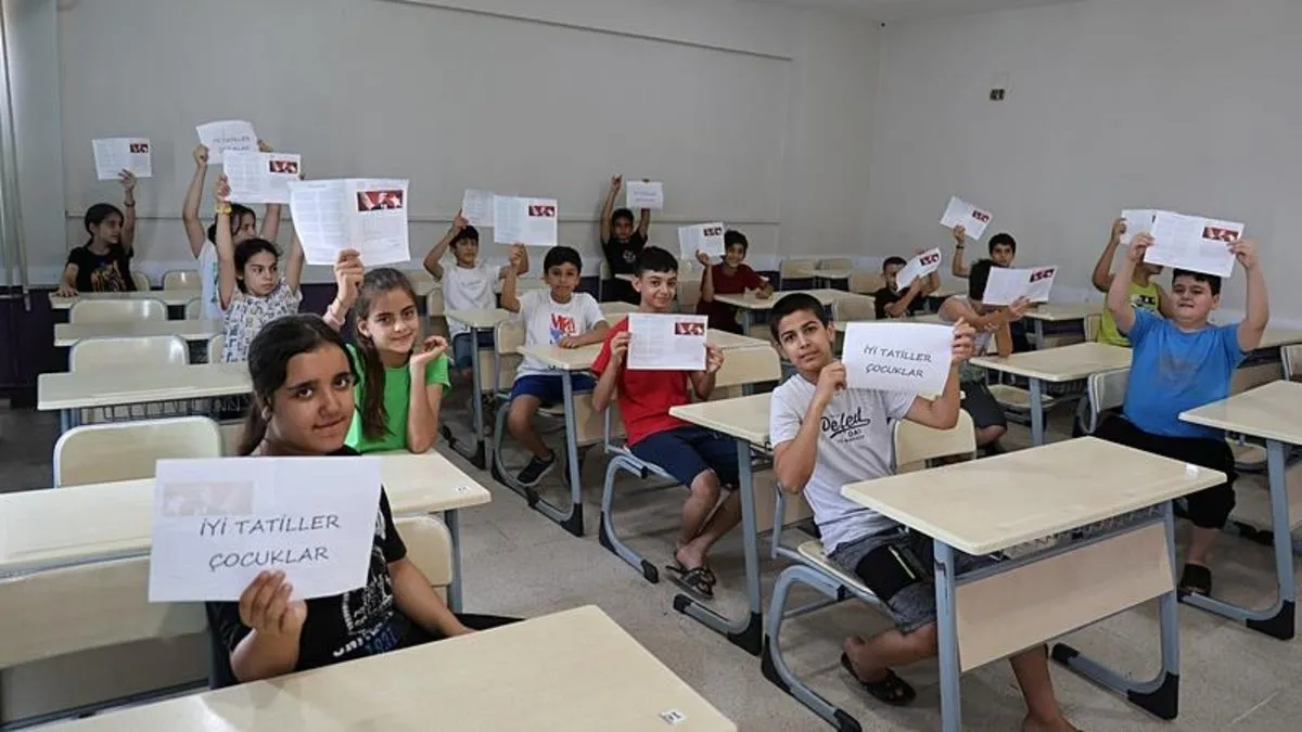 20 milyon öğrenci karne heyecanı yaşadı 20 milyon öğrenci karne heyecanı yaşadı