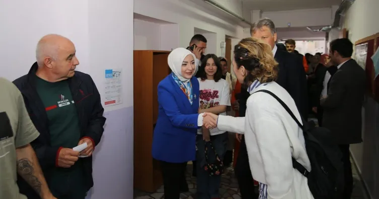 AK Parti Sakarya Milletvekili Adayı Çiğdem Erdoğan Atabek’e çirkin saldırı