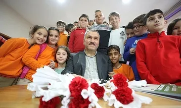 Emekli olsa da öğrencilerini bırakmadı