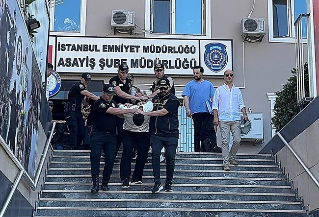 erhan-karaalin-kacirilmasina-iliskin-sorusturmada-yeni-gelisme-10-supheli-tutuklandi-1782496151382.jpeg Erhan Karaal'ın kaçırılmasına ilişkin soruşturmada yeni gelişme: 10 şüpheli tutuklandı