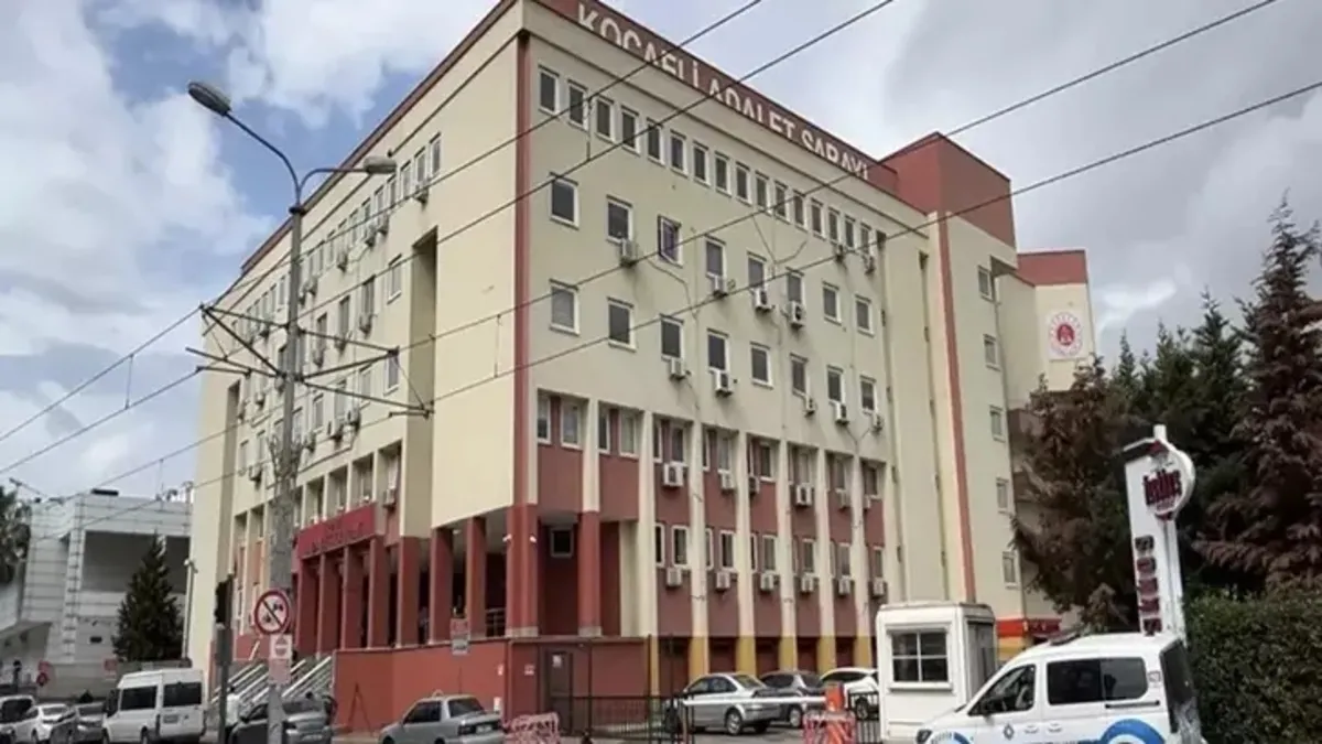 Kocaeli Adliyesi’ndeki hırsızlıkta yeni detaylar! 2 kilo altın ile 6 bin 400 dolar çalınmış Kocaeli Adliyesi’ndeki hırsızlıkta yeni detaylar! 2 kilo altın ile 6 bin 400 dolar çalınmış