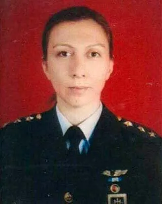 Kaptan Pilot Melike Kuvvet son yolculuğuna üniformasıyla uğurlandı