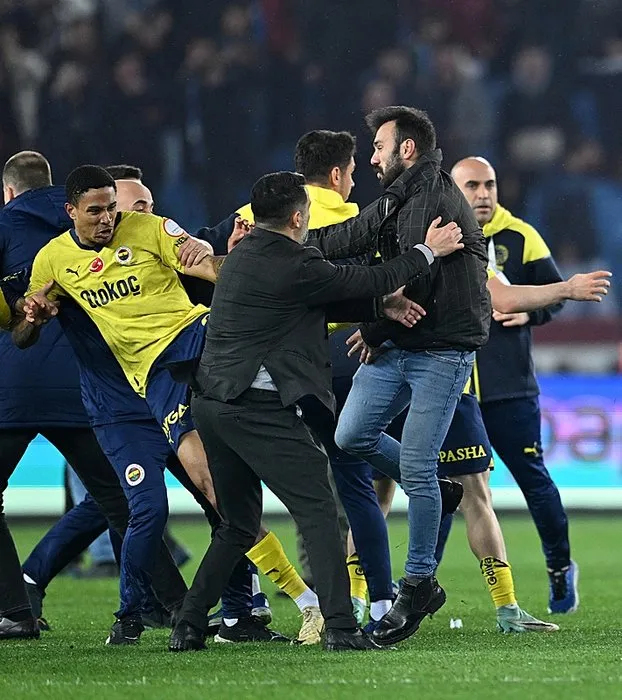 Son dakika haberi: Erman Toroğlu olaylı Trabzonspor - Fenerbahçe derbisi sonrası isyan etti! Cinayet işlenir cinayet!
