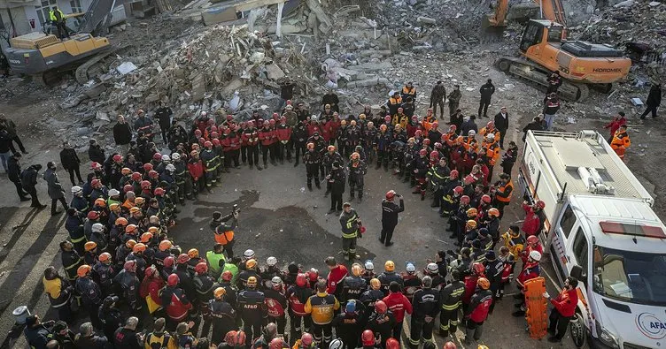 112 çalışanları deprem anında görev yerlerini terk etmedi... O anlar güvenlik kamerasına yansıdı