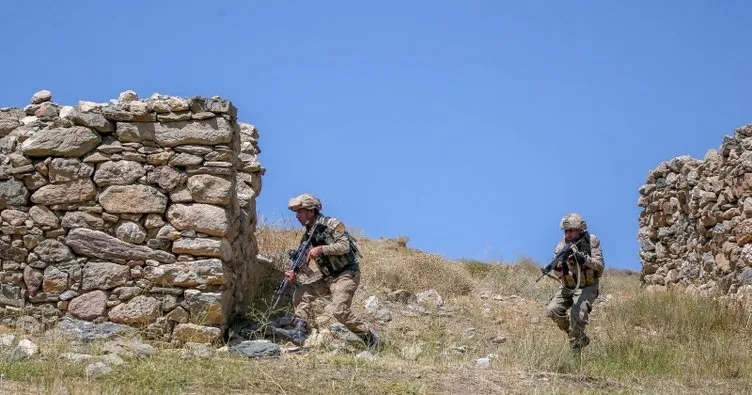 PKK darbe almaya devam ediyor! 4 PKK’lı daha teslim oldu