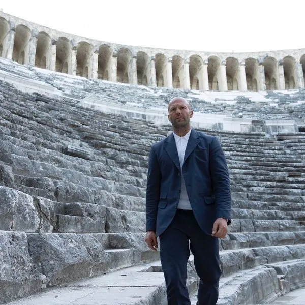 Jason Statham Antalya’da tatil yapıyor! Otele gecelik verdiği rakam dudak uçuklattı; Camları tamamen kurşun geçirmez…