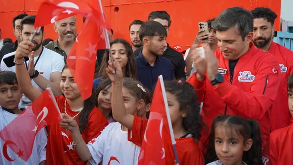 selcuk-bayraktar-sirnakta-teknofest-drone-yarislarini-izledi-1786301945689.jpg