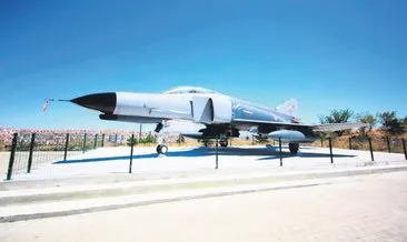 F-4E Fantom uçağı Keçiören’de ziyaretçilerini bekliyor