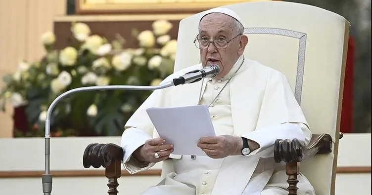 Papa Francis Macron’un talebini reddetti