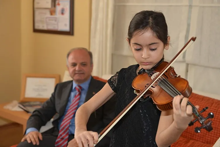 Başkan Recep Tayyip Erdoğan hediye göndermişti: Dünya üçüncüsü keman sanatçısı Laçin Akyol’dan kahreden haber!