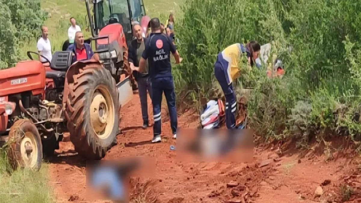 Afyonkarahisar’da kahreden kaza! Traktör devrildi: Baba ve 7 yaşındaki oğlu hayatını kaybetti Afyonkarahisar’da kahreden kaza! Traktör devrildi: Baba ve 7 yaşındaki oğlu hayatını kaybetti